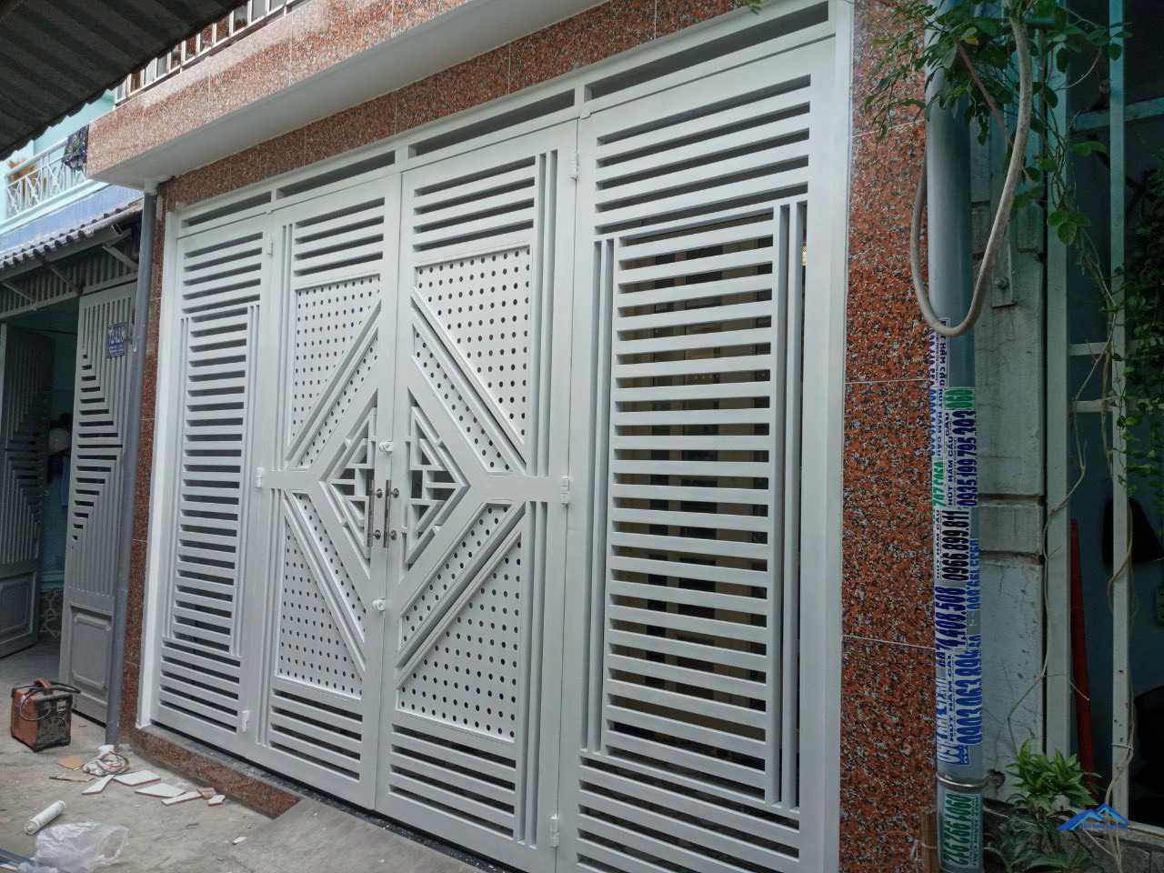 mẫu Cửa sắt hộp 4 cánh đẹp mẫu Cửa sắt hộp 4 cánh đẹp