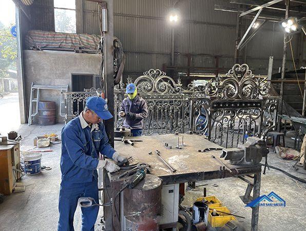 5 Quy Trình Làm Cửa Sắt Mà Bạn Nên Biết 2 thi công Cửa sắt