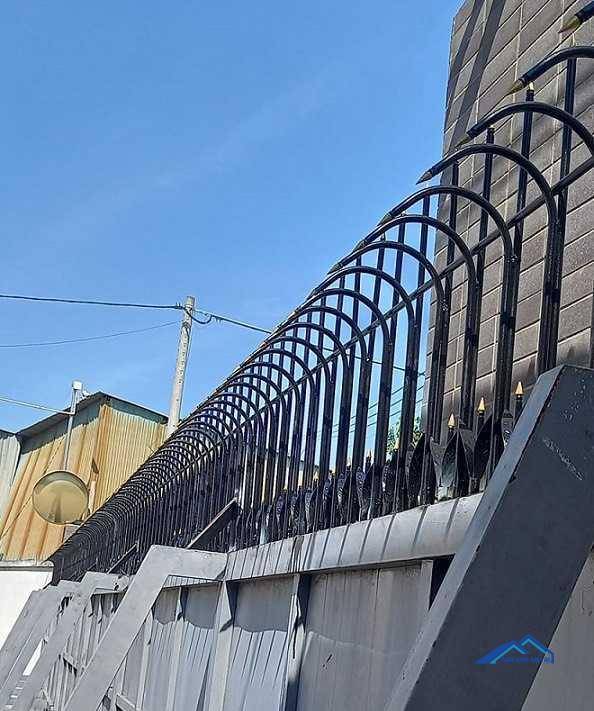 z4805841828177_f1fb4145c00c1bbd713c01a16b54b2ec chông sắt tường rào