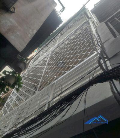 khung sắt bảo vệ ban công nhà
