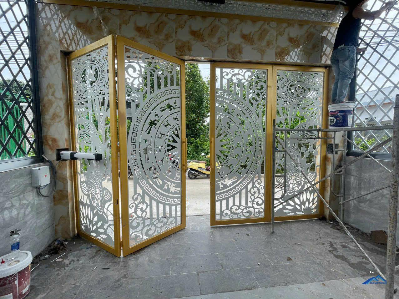 Mẫu cửa cổng 4 cánh CNC Đẹp Nhất Hiện Nay 5 mẫu cửa cổng cnc 4 cánh đẹp