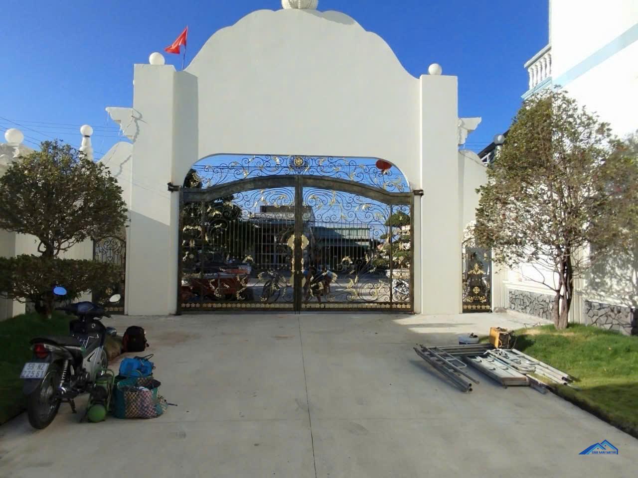Làm Cổng Sắt Mỹ Thuật Tại Tân Uyên: Nghệ Thuật và Kỹ Thuật 2 làm cổng sắt mỹ thuật tại tân uyên