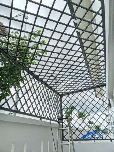 thợ làm khung sắt bảo vệ sân thượng dĩ an