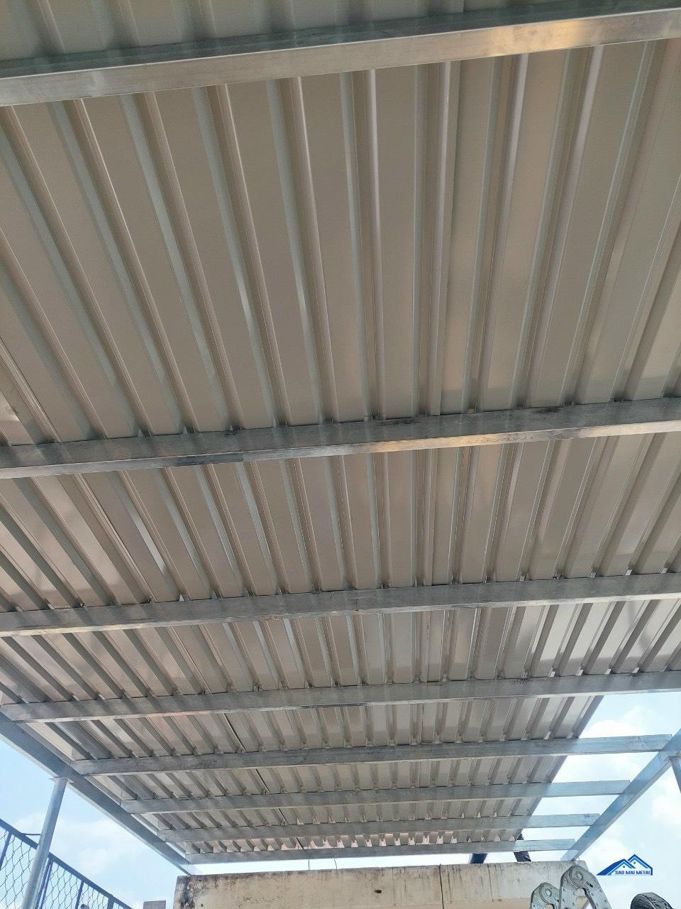 Làm Mái Che Sân Bằng Tôn Tại gò Vấp 2026 6 làm mái che sân thượng bằng tôn tại gò vấp